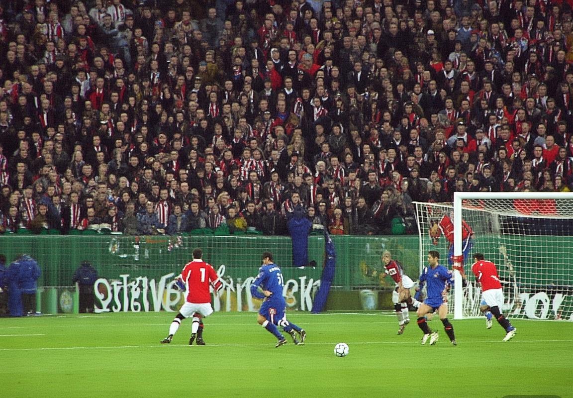 2007欧冠半决赛：AC米兰与曼联巅峰对决回顾